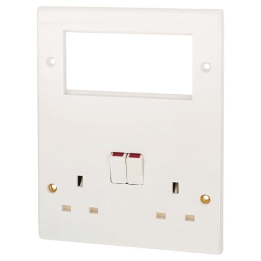 Combination Plate Nexus Moulded - 2 Gang Socket + 4M Em 645538